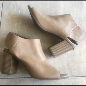 Candies Open toe tan booties